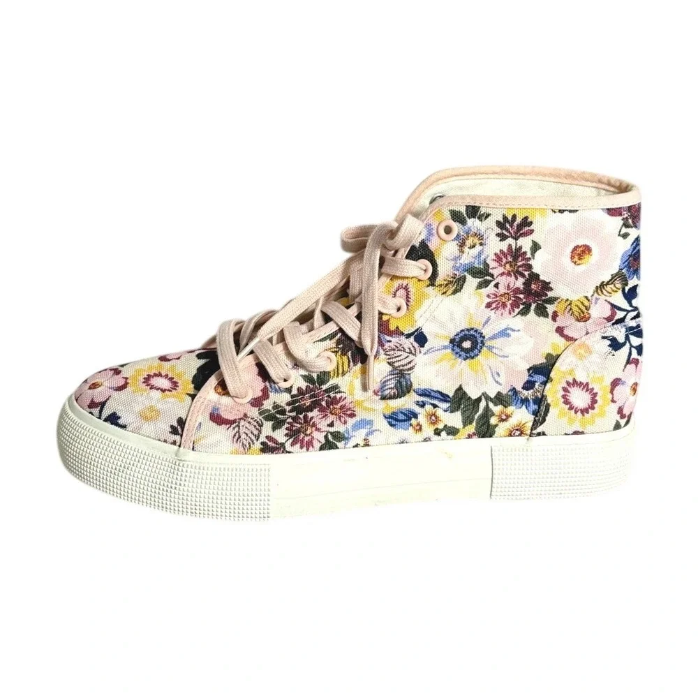 Ayesha Currey stylish high